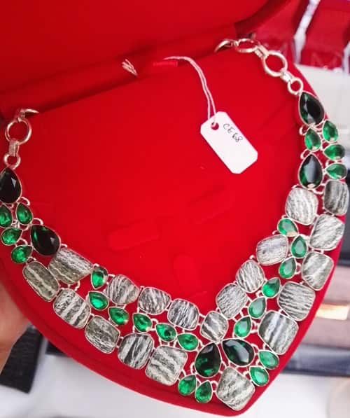 Collar de estilo romántico de piedras naturales
